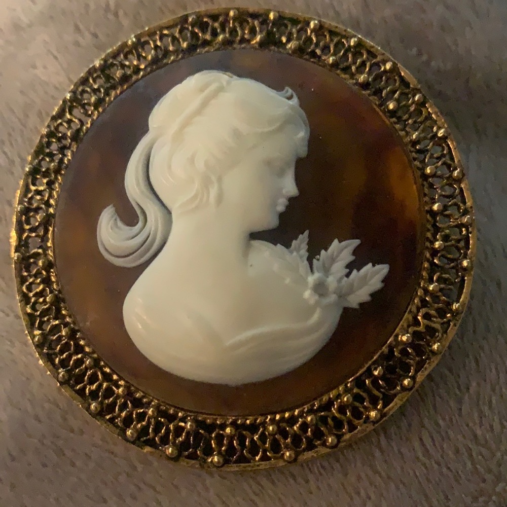 Vintage cameo brooch and pendant